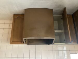 埼玉のキッチン取付け隊　プロペラからシロッコファンへの取替　施工前
